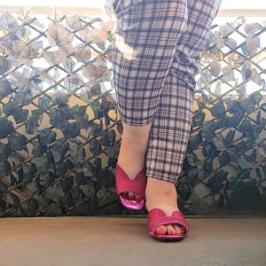 Sandale grande taille rose vif à strass petit talon