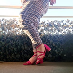 Sandale classe à talon rose vif grande taille