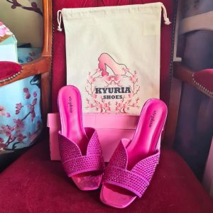 Sandale grande taille rose vif à strass petit talon
